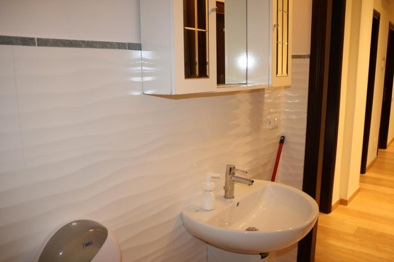 R.T. House'S Hostel โรม ภายนอก รูปภาพ